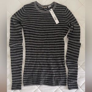 Woman’s lady Elie Tahari cashmere sweater XS size.